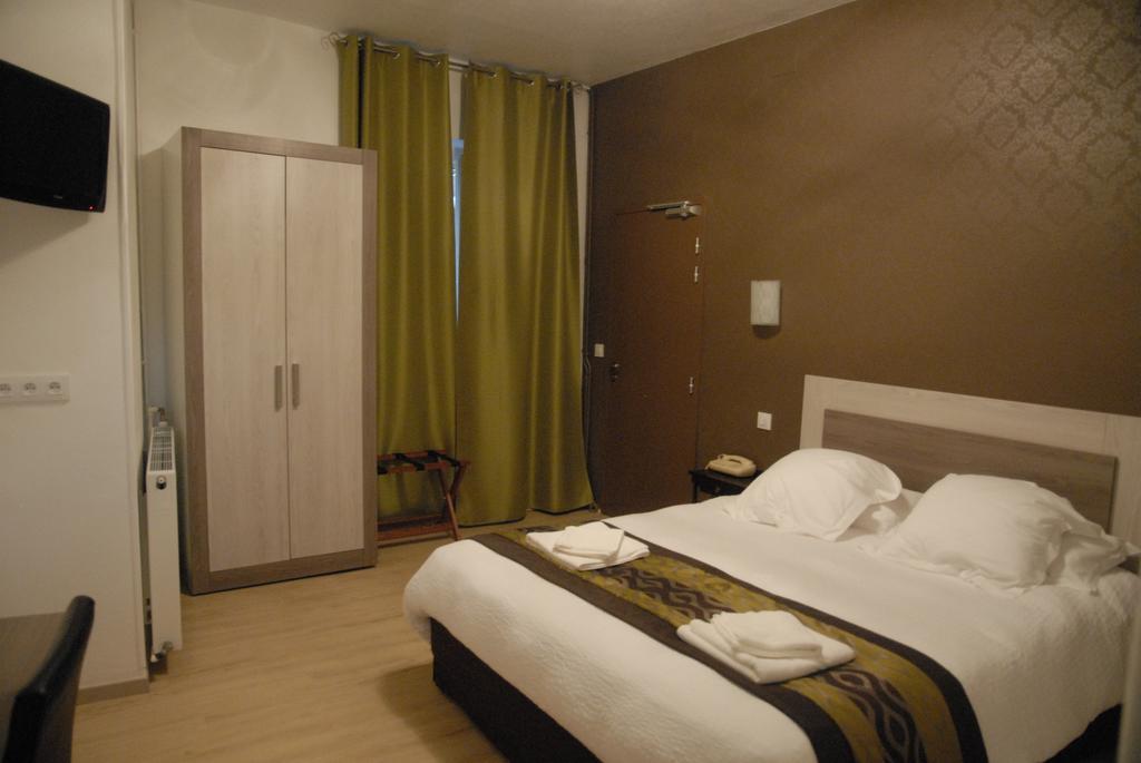 Logis Grand Hotel Pelisson 논트론 객실 사진